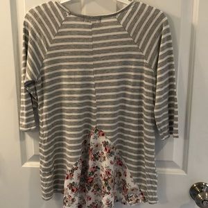 LA Conduct EUC girl’s gray/white flowy shirt, 12